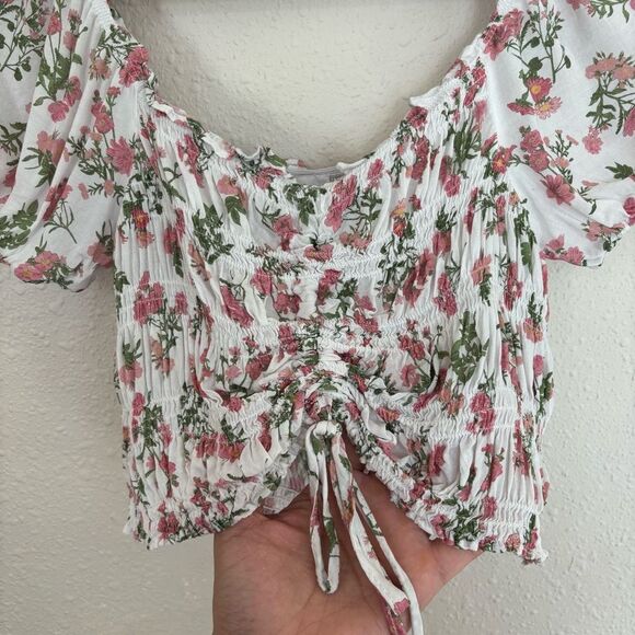 Olivaceous Floral Puff Sleeve Top Size Medium - Picture 2 of 4